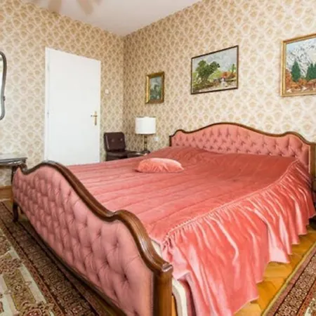 Sea View - Double With Shared Bathroom *